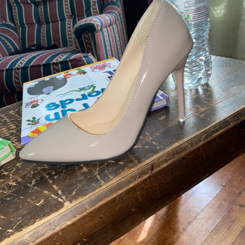 Heels - Picture 4 of 4